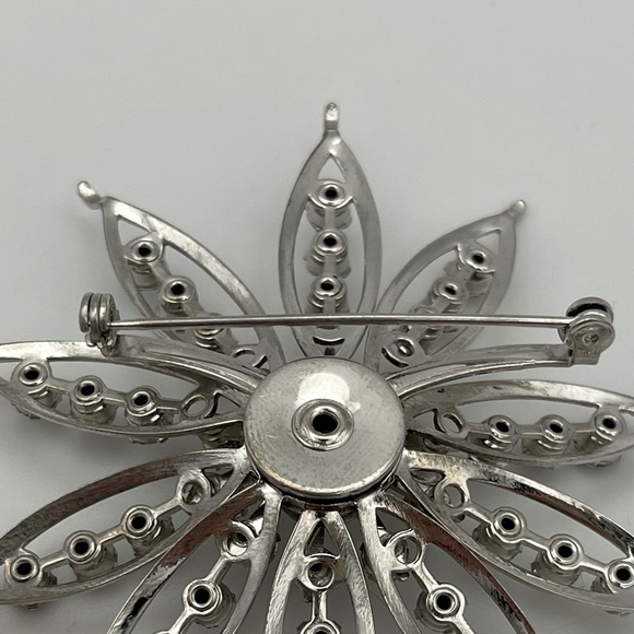 Vintage Starburst Rhinestone Brooch Silver Tone Clear Rhinestones - Picture 4 of 9